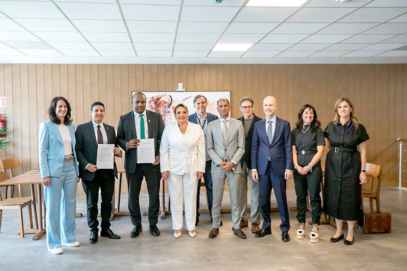 Xiomara Castro participa como testigo de honor en la firma de Carta de Intenciones para la venta de carbono